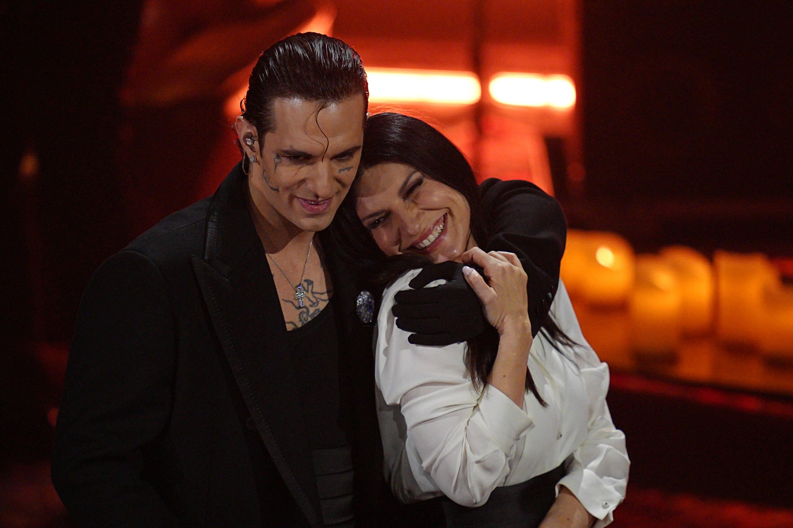 musique laura pausini en duo avec achille lauro sortie vendredi de 16 de marzo scaled