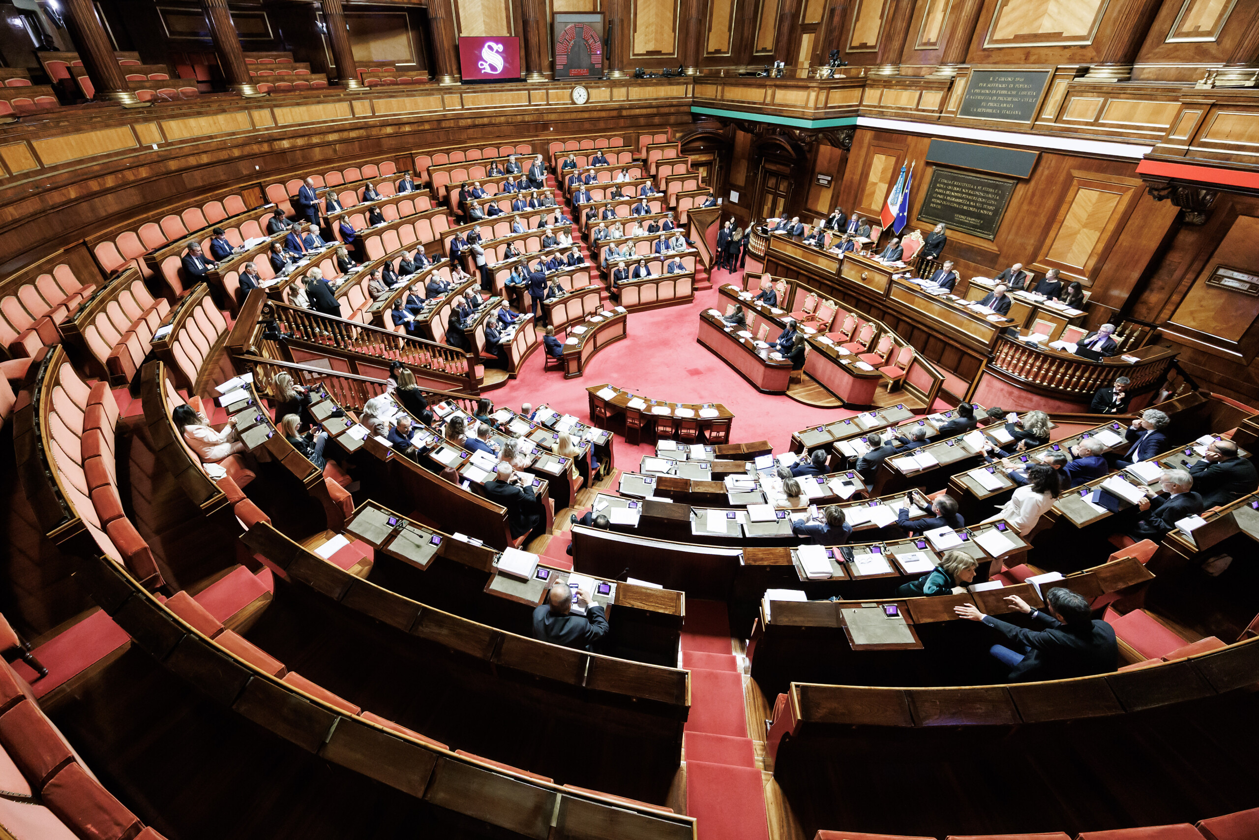 document sur les finances publiques le senat adopte la resolution de la majorite par 96 voix pour scaled
