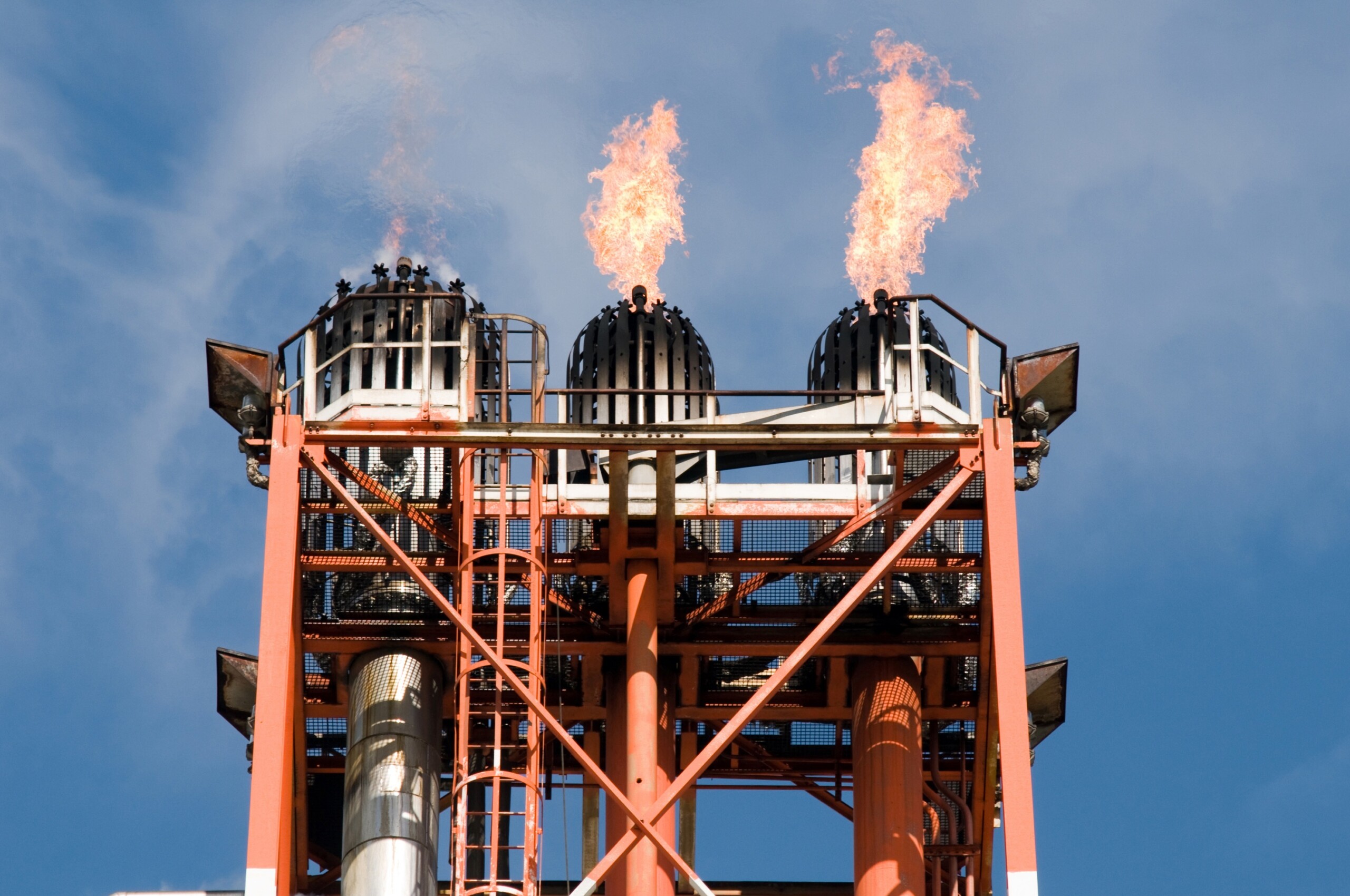 petrole forte hausse des prix a terme le brent a 1136 dollars le baril et le wti a 110 dollars scaled