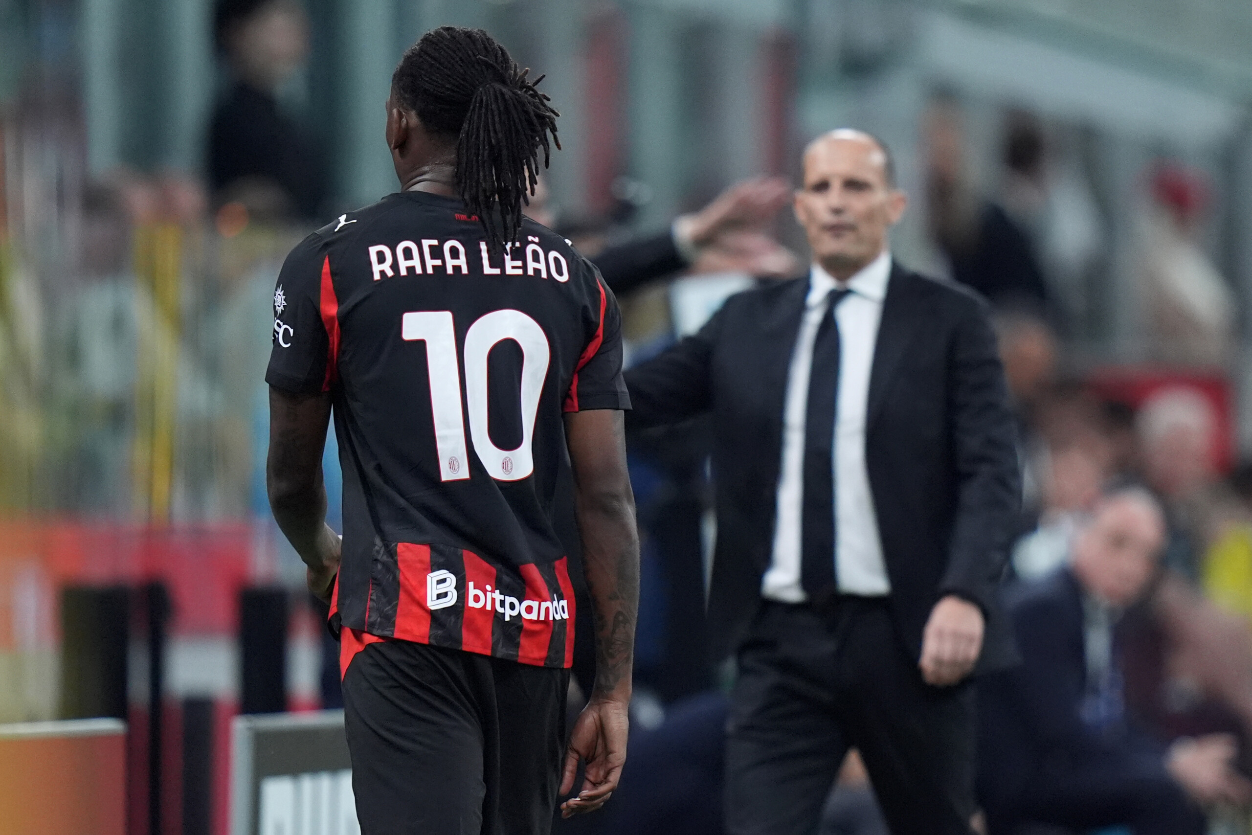 milan allegri des sifflets a lencontre de leao cest un geste daffection de la part des supporters scaled