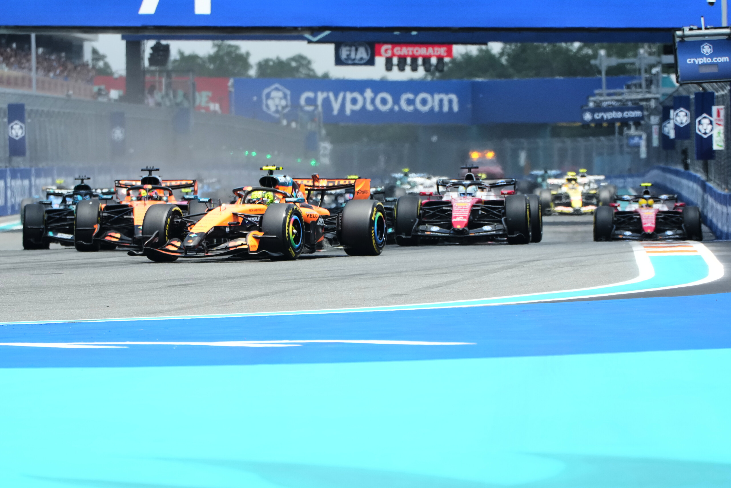f1 grand prix de miami voiture de securite suite aux accidents de hadjar et gasly leclerc en tete scaled