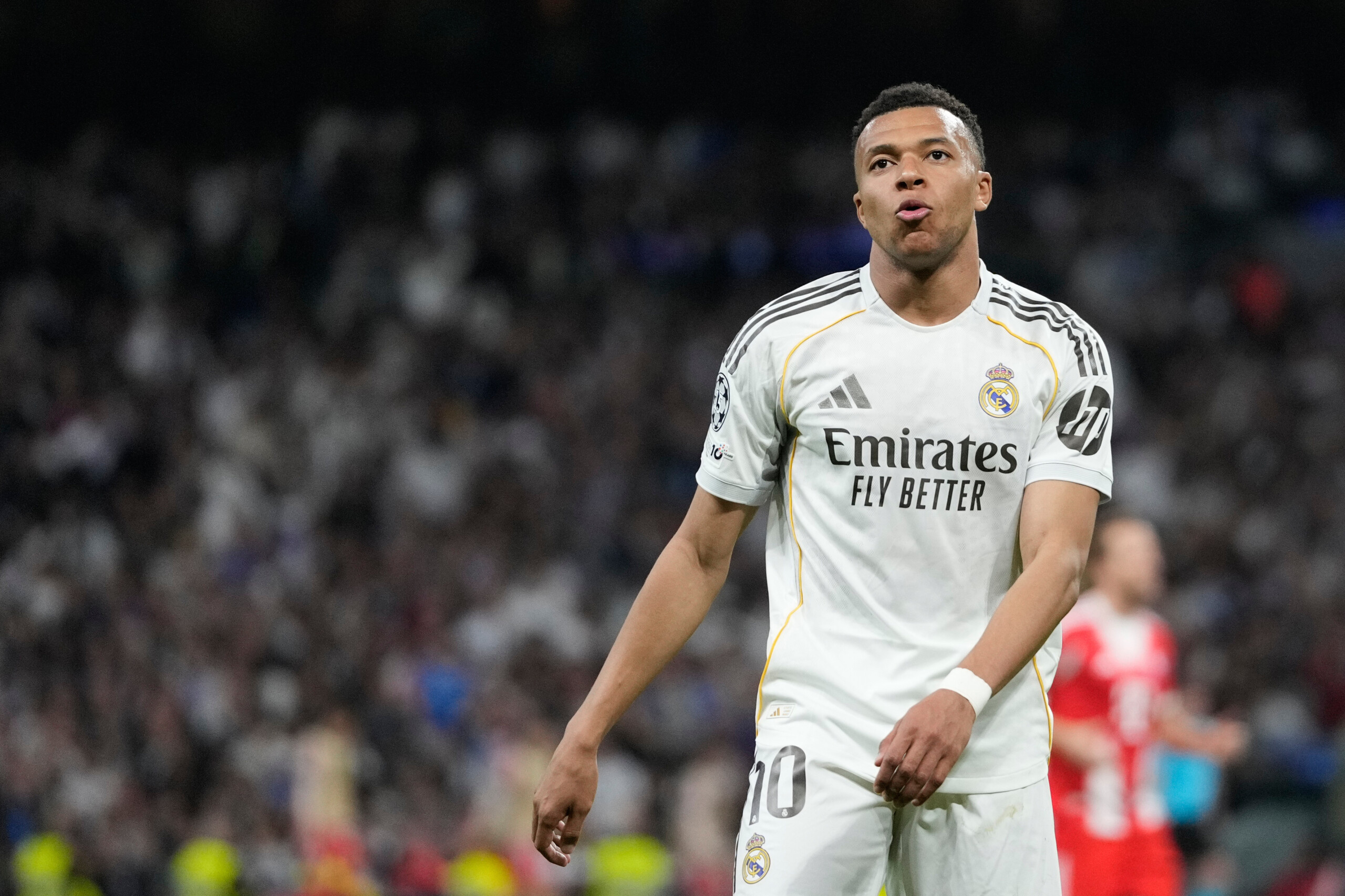 real madrid les supporters furieux apres le week end de mbappe en sardaigne le club est daccord scaled