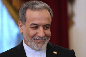 iran m araghchi a rencontre le ministre chinois des affaires etrangeres wang yi a pekin