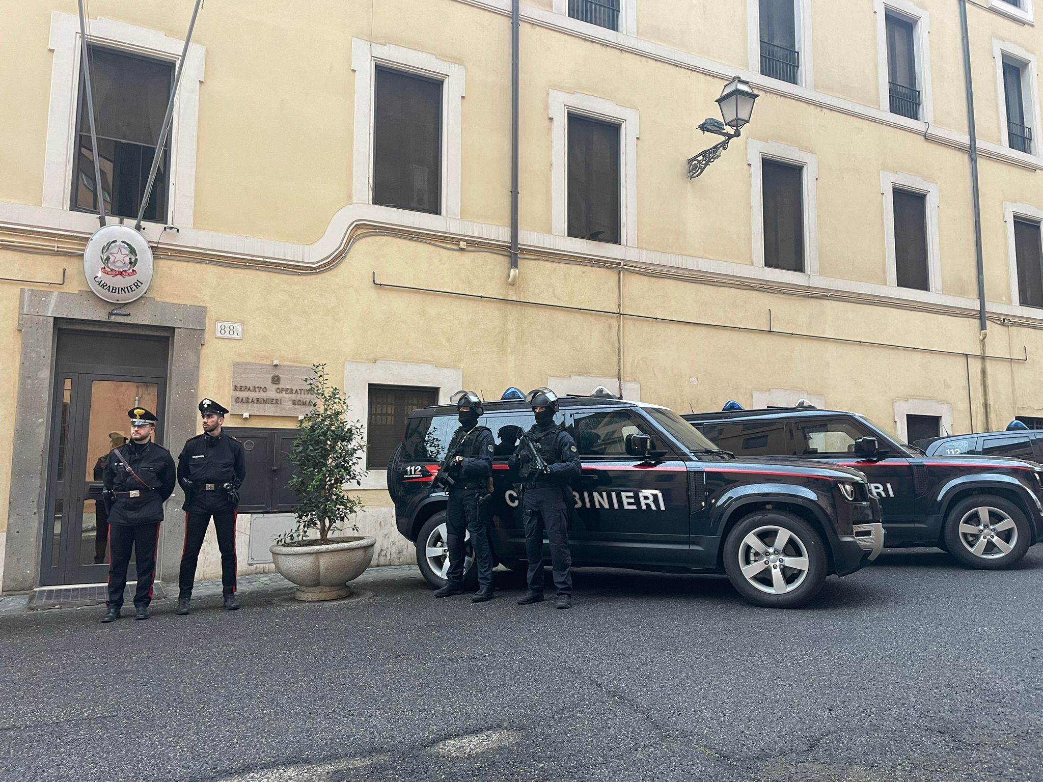 rome trafic de drogue et tentative de meurtre 18 personnes proches du clan senese arretees