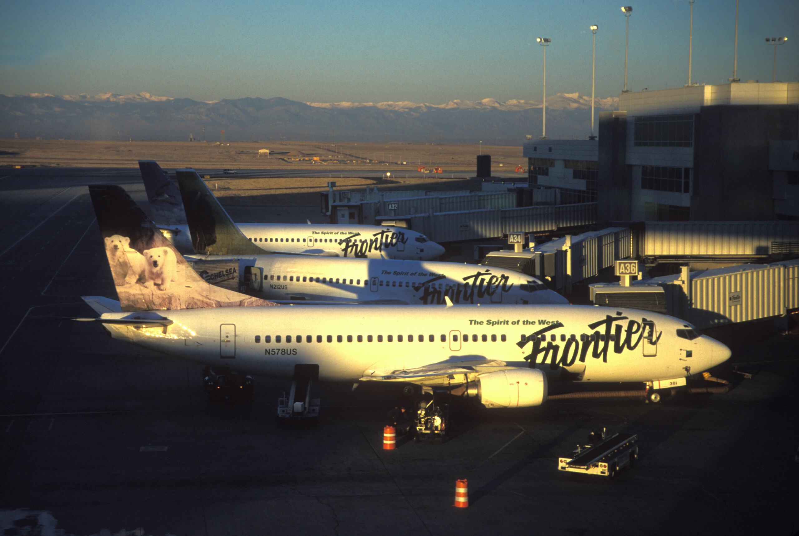 etats unis un avion de frontier airlines percute un pieton sur la piste lors du decollage a denver scaled