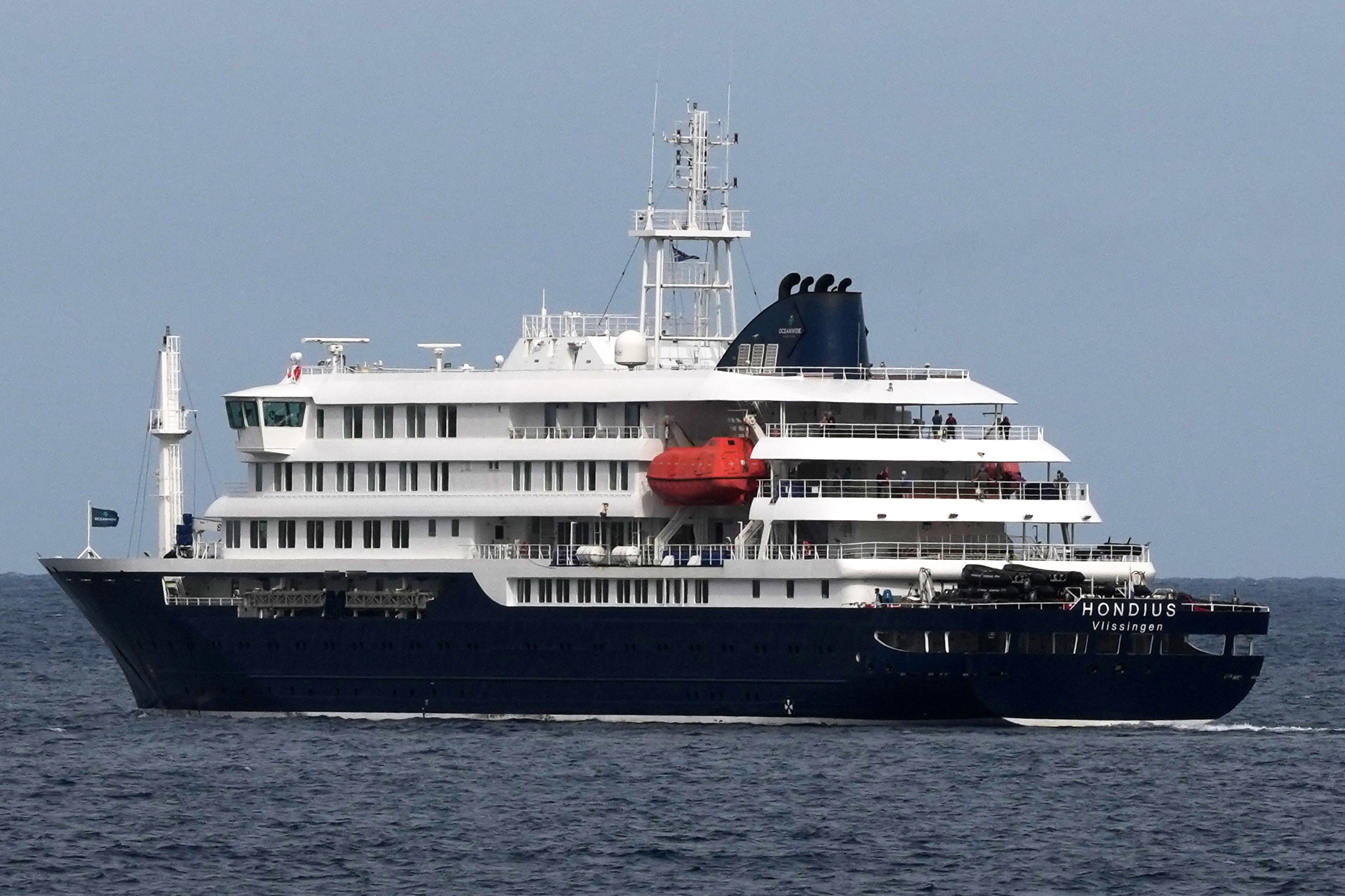hantavirus un bateau de croisiere arrivera demain matin a tenerife une evacuation est prevue a partir de midi