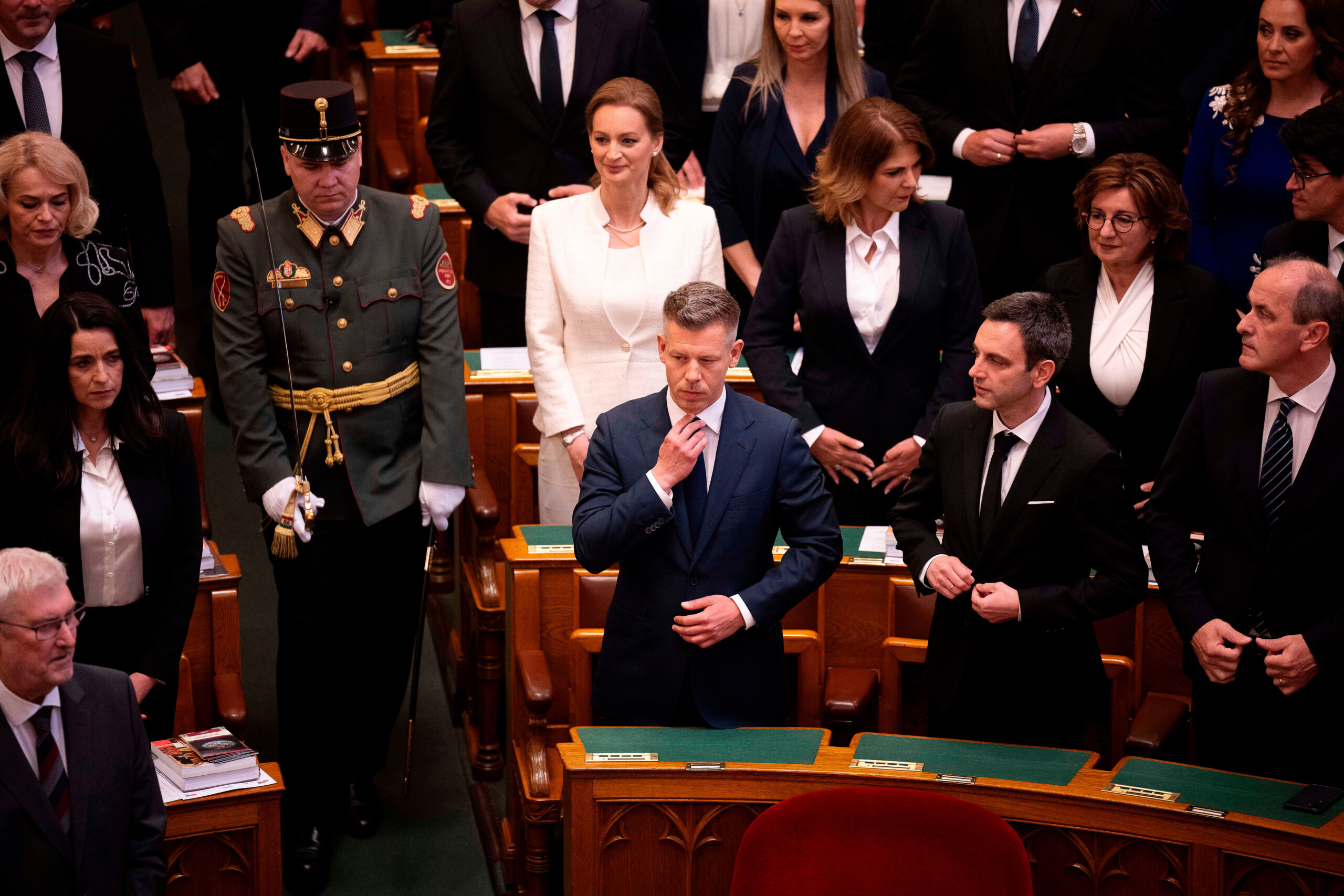 hongrie peter magyar prete serment il est le nouveau premier ministre scaled