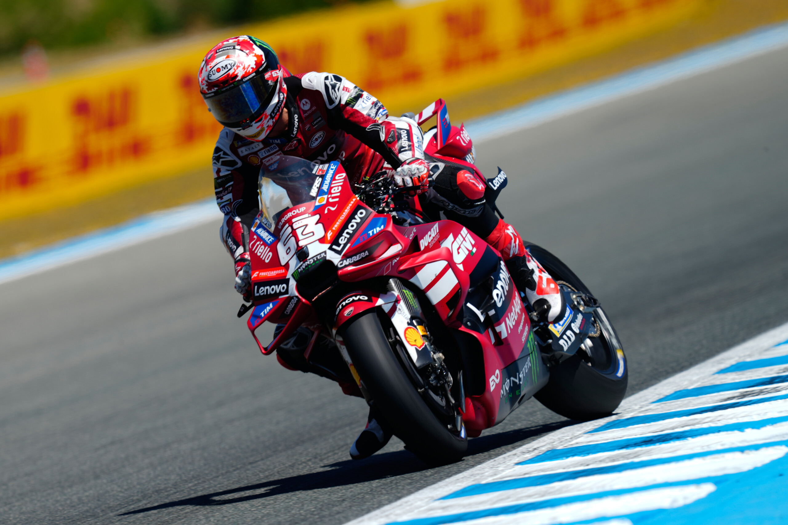motogp bagnaia decroche la pole position au mans devant marc marquez et bezzecchi scaled