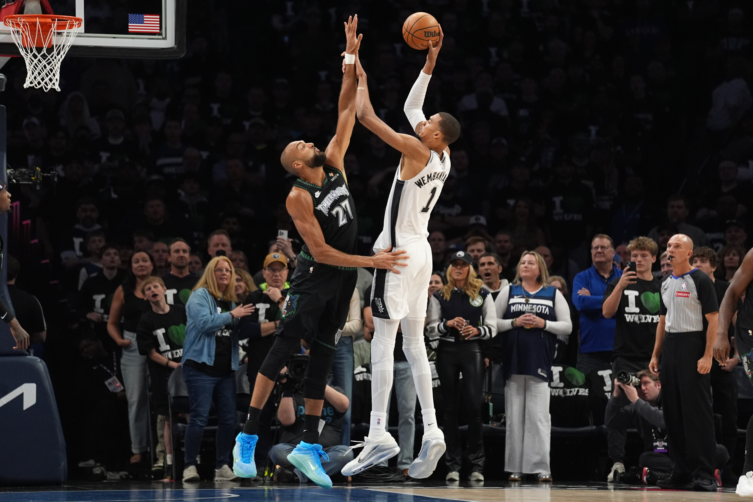playoffs de la nba san antonio simpose a minneapolis les knicks menent 3 0 contre philadelphie scaled