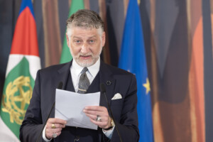 culture corriere giuli licencie deux cadres du ministere de la communication apres laffaire regeni