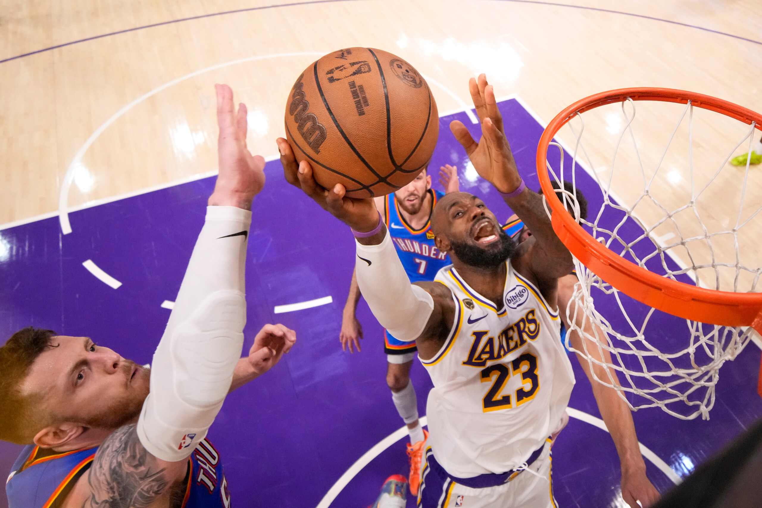 nba playoffs oklahoma city mene 3 0 face aux lakers cleveland bat detroit scaled