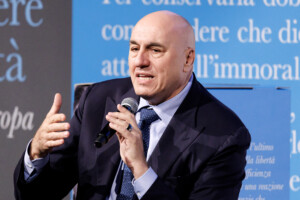 iran crosetto nous sommes prets pour une mission de deminage dans le detroit dormuz si le parlement en decide ainsi