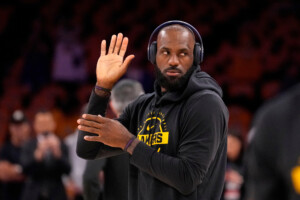 nba lebron james mon avenir je nai pas encore pris de decision je vais en discuter avec ma famille