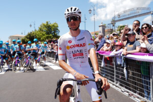 tour ditalie jan christen remporte le maillot blanc conad
