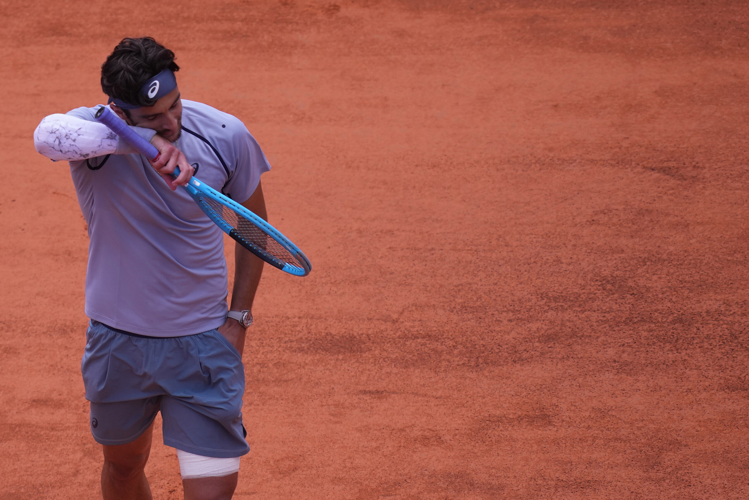 Musetti, lésion au droit fémoral pour le joueur toscan : « Je dois renoncer à Roland-Garros » 1 musetti lesion au droit femoral pour le joueur toscan je dois renoncer a roland garros scaled