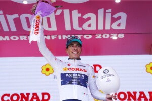 tour ditalie le portugais eulalio conserve le maillot blanc conad