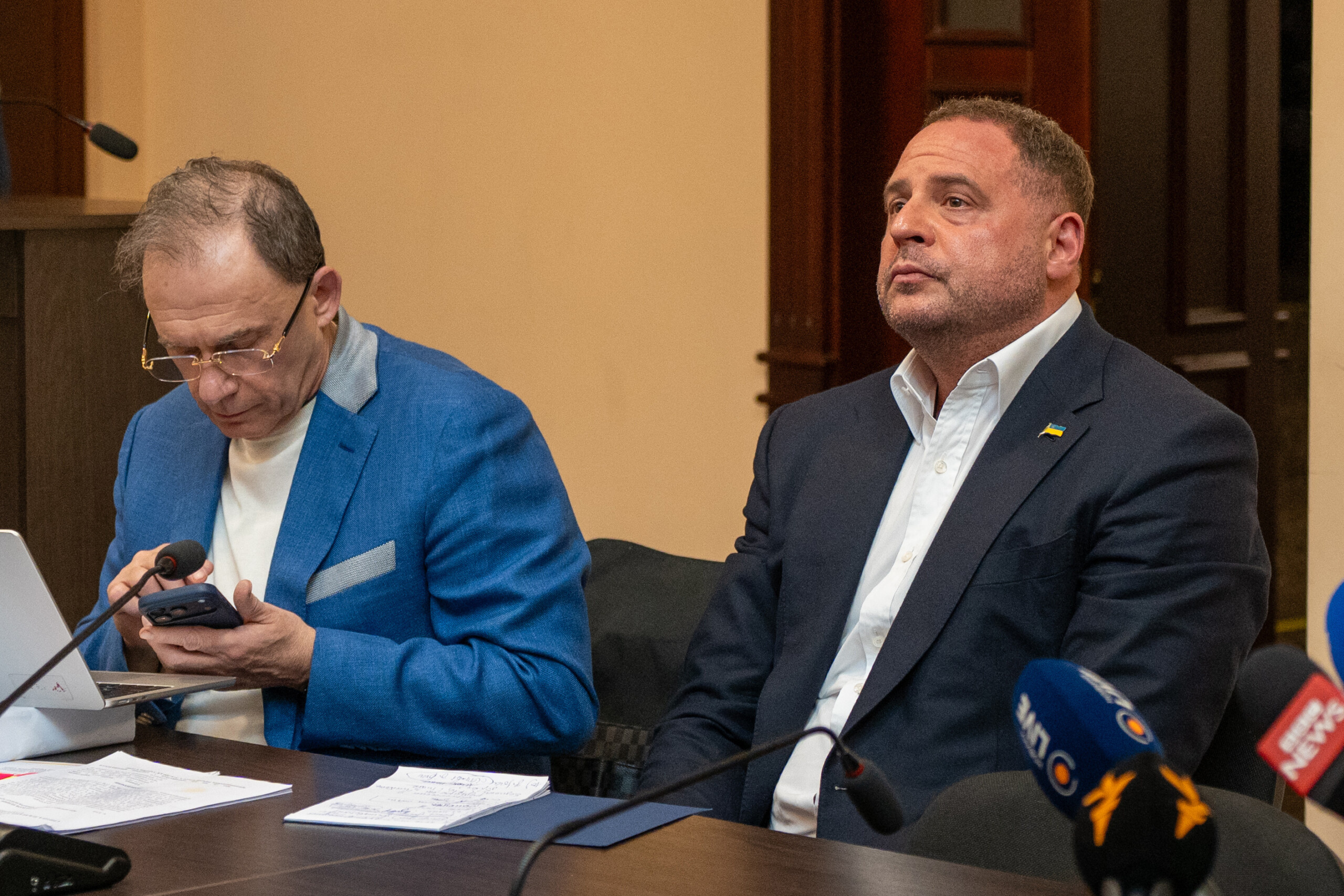 ukraine un tribunal ordonne la detention provisoire avec possibilite de liberation sous caution pour yermak scaled