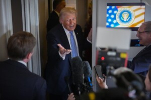 etats unis ft trump investit des centaines de millions de dollars dans les actions nvidia apple et tesla