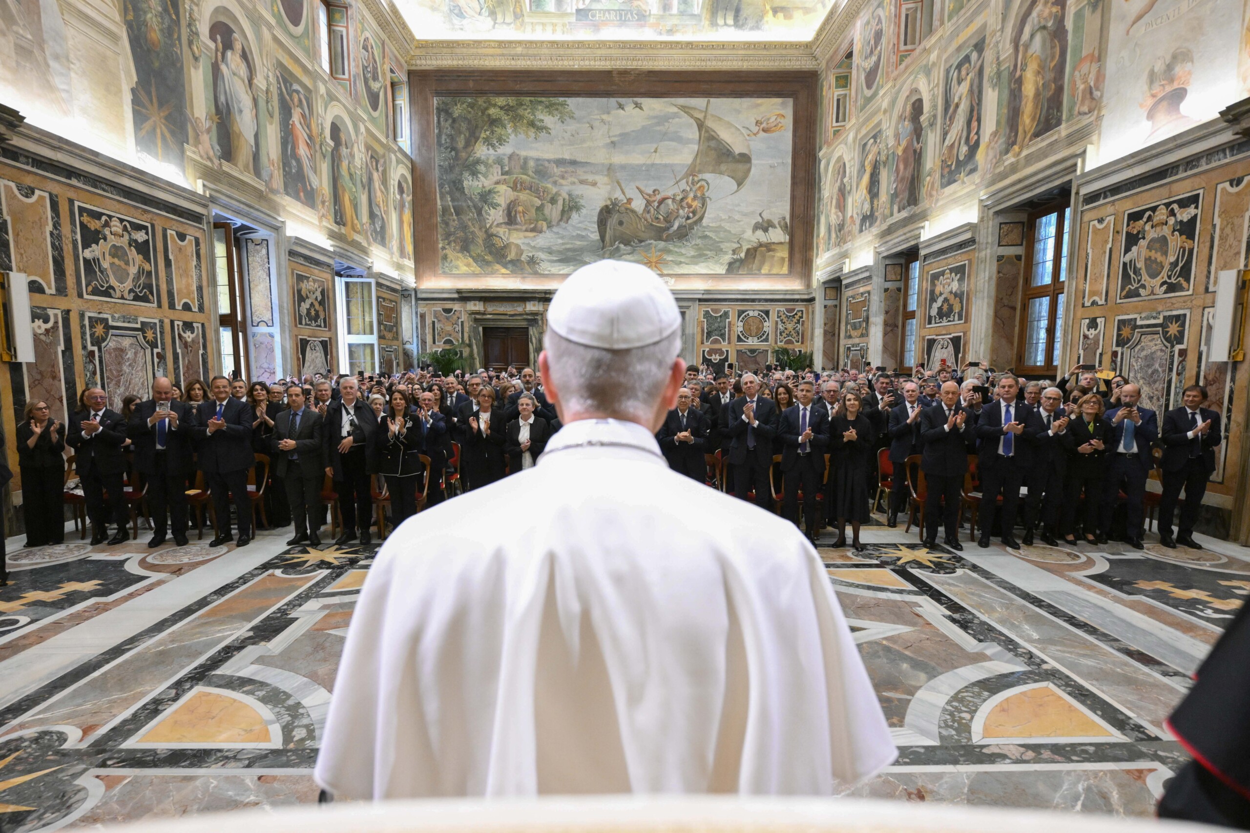 le pape diffusons dans le monde les fruits precieux de la communion et de la paix scaled
