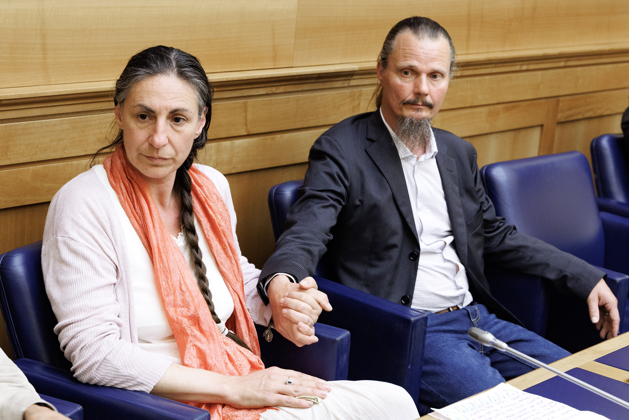 une famille dans la foret ministere de la justice les inspecteurs agissent dans le respect de la loi scaled