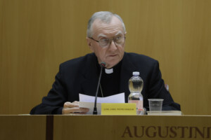 ue parolin prets a travailler ensemble pour etre des artisans de la paix
