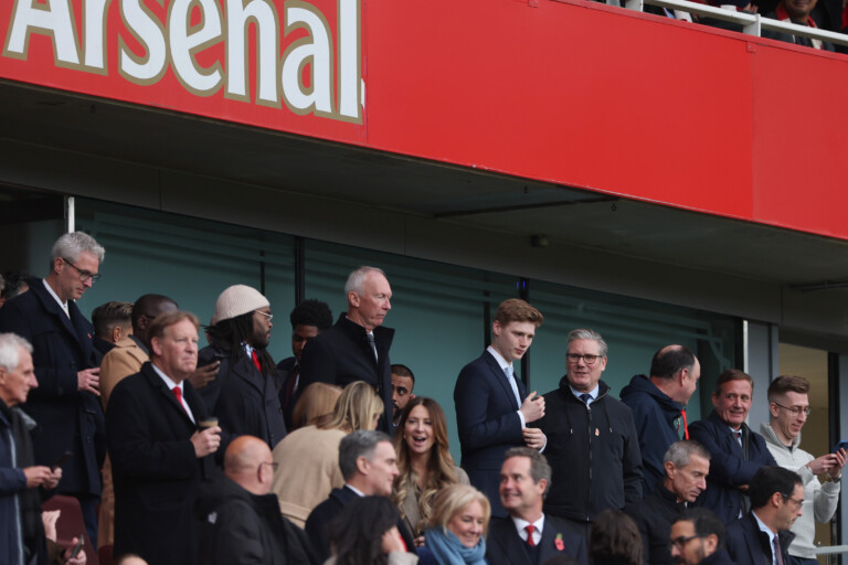 football le premier ministre starmer supporter darsenal celebre les gunners enfin champions