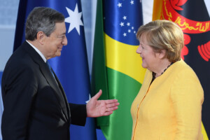 ukraine ft lue envisage draghi ou merkel comme mediateurs potentiels aupres de poutine