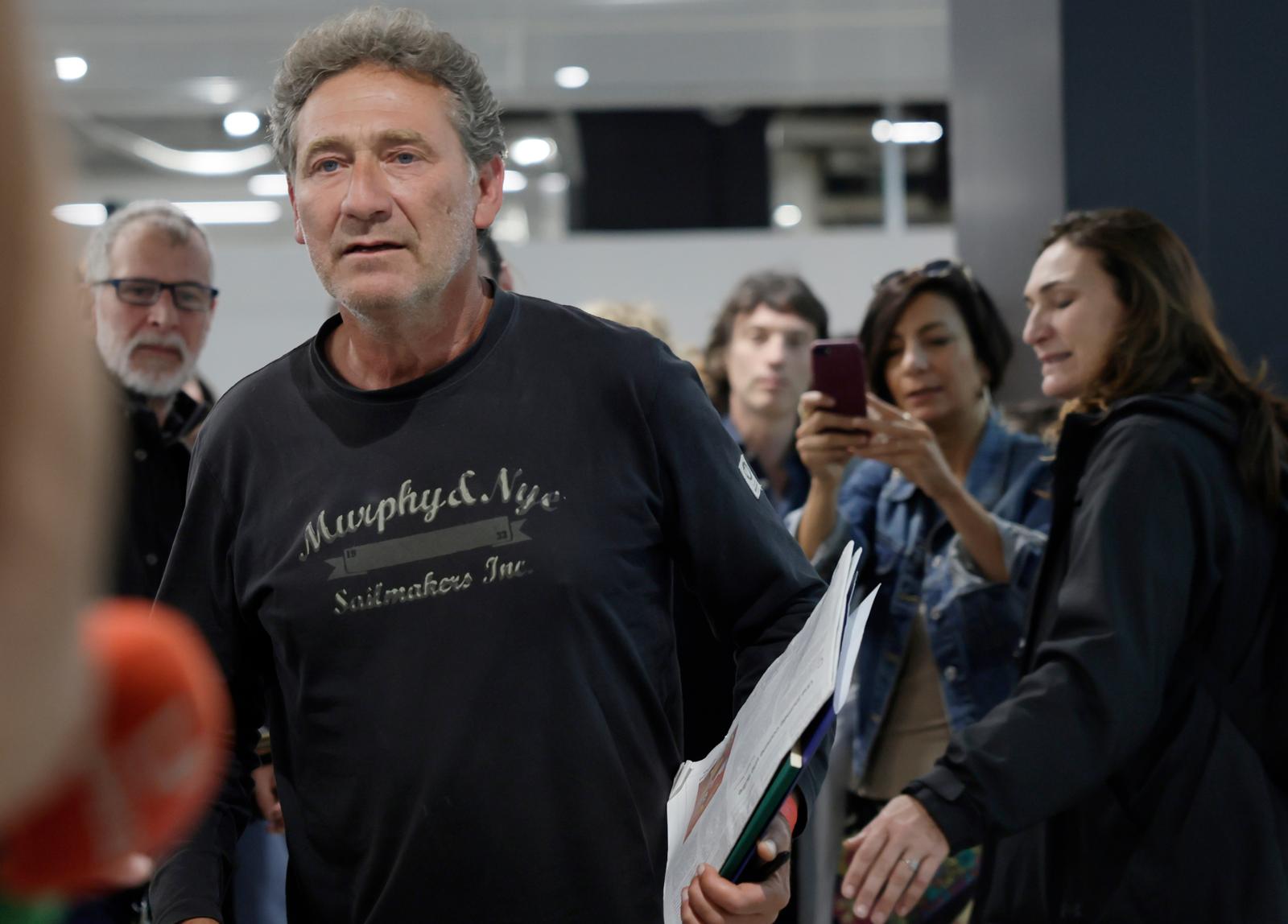 Flotilla, Mantovani : « Carotenuto et moi avons été frappés, menottés et enchaînés » 1 flotilla mantovani carotenuto et moi avons ete frappes menottes et enchaines