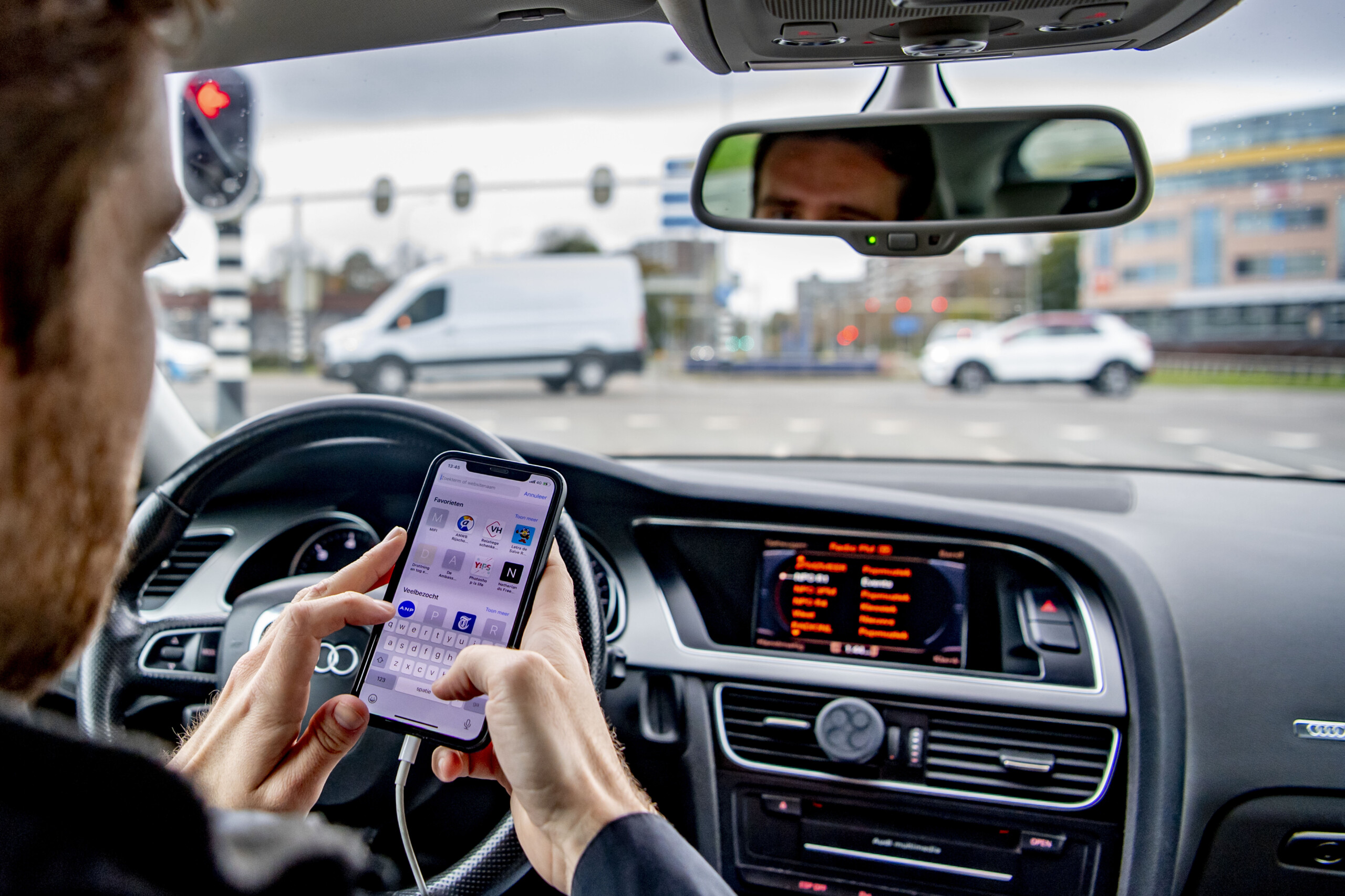 le telephone portable au volant moins dun italien sur deux lutilise correctement scaled