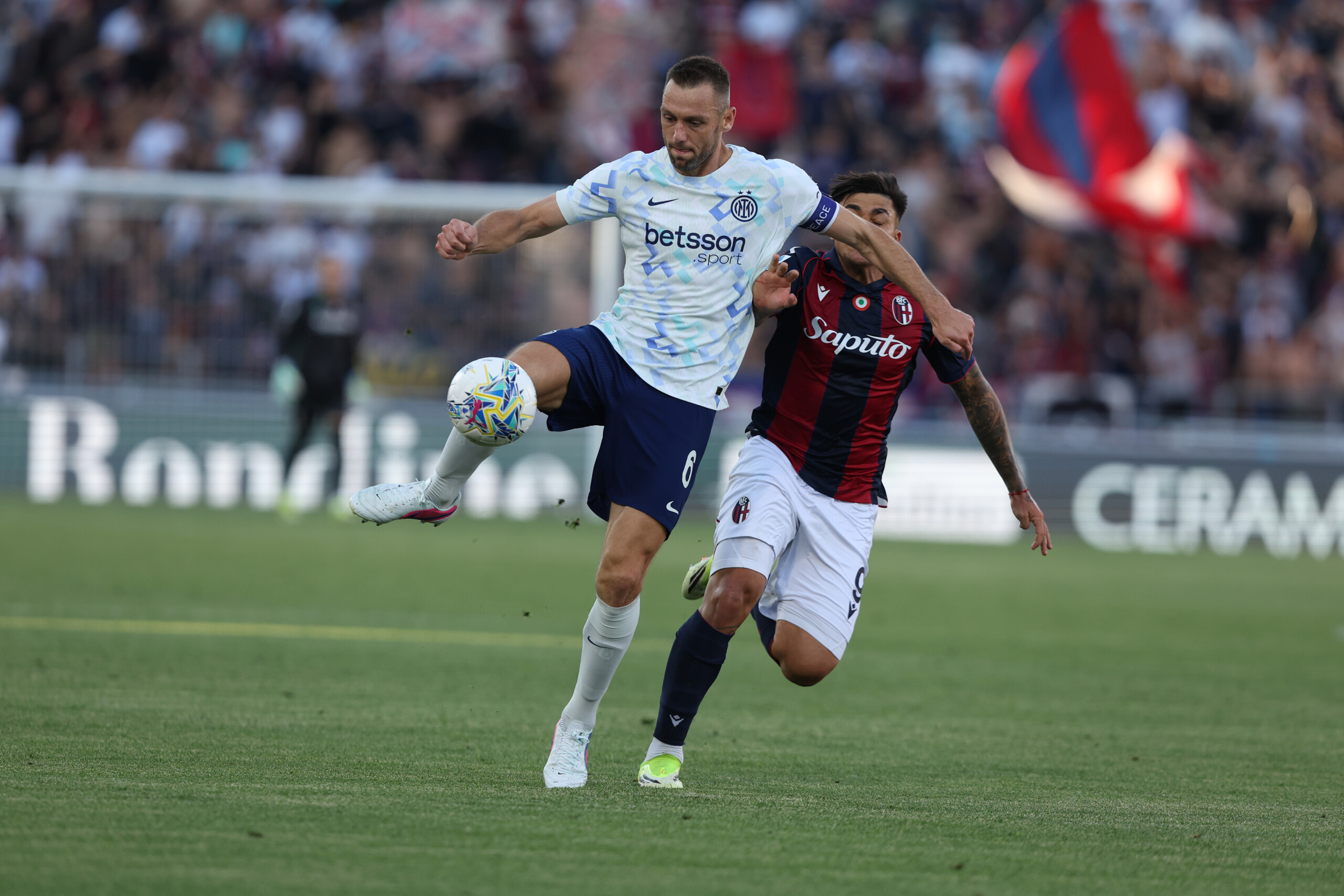 Serie A, Bologne-Inter 3-3 : Diouf évite la défaite à Chivu 1 serie a bologne inter 3 3 diouf evite la defaite a chivu scaled