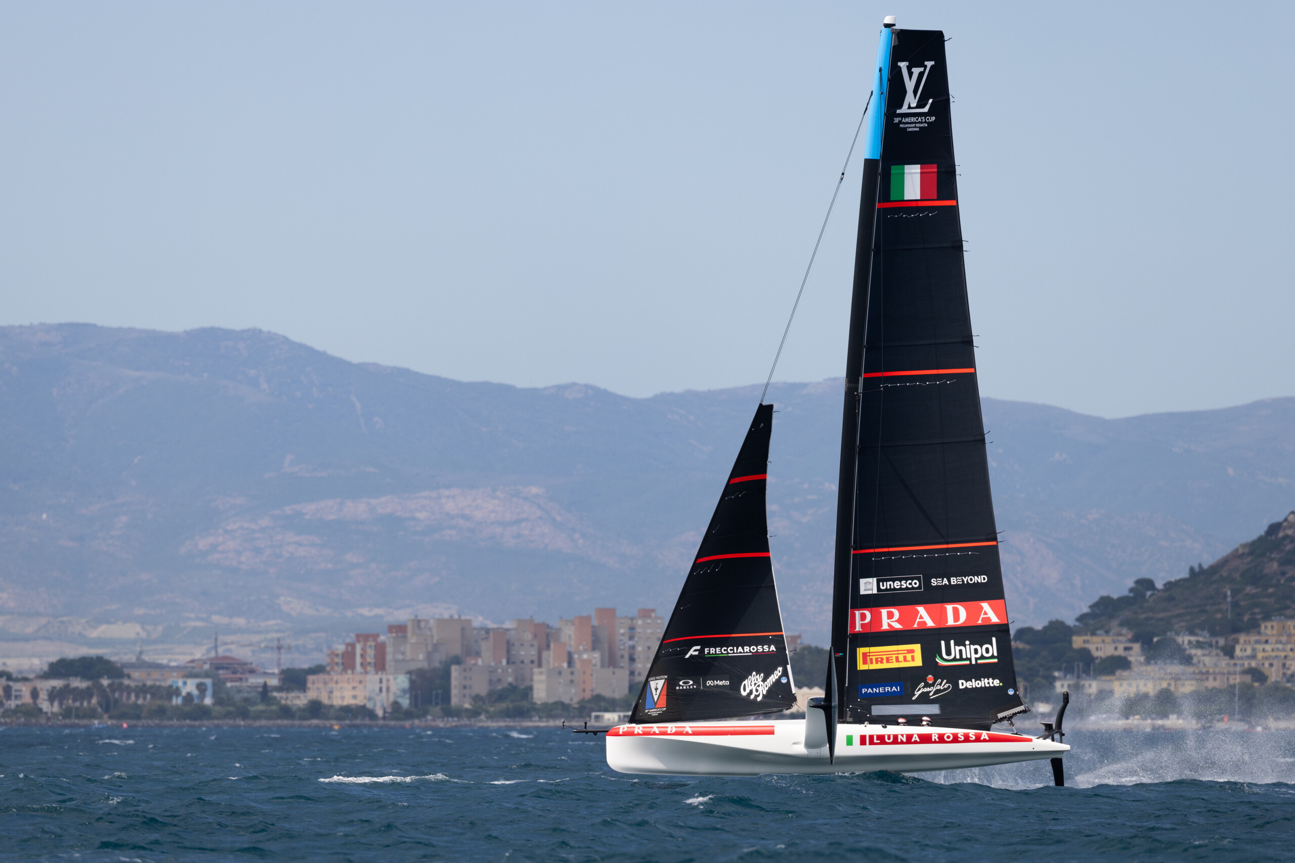 americas cup luna rossa bat la nouvelle zelande a cagliari scaled