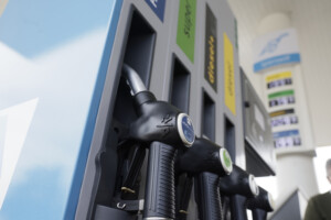 carburants selon mimit le prix moyen de lessence en libre service seleve a 1968 euro litre celui du gazole a 2037 euros litre
