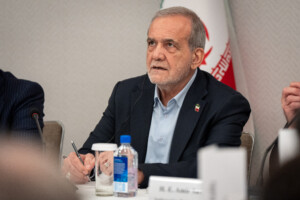 iran pezeshkian aucune decision ne sera prise sans lautorisation de khamenei