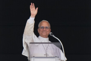 le pape ce nest pas une superpuissance qui vaincra la guerre mais la toute puissance de lamour