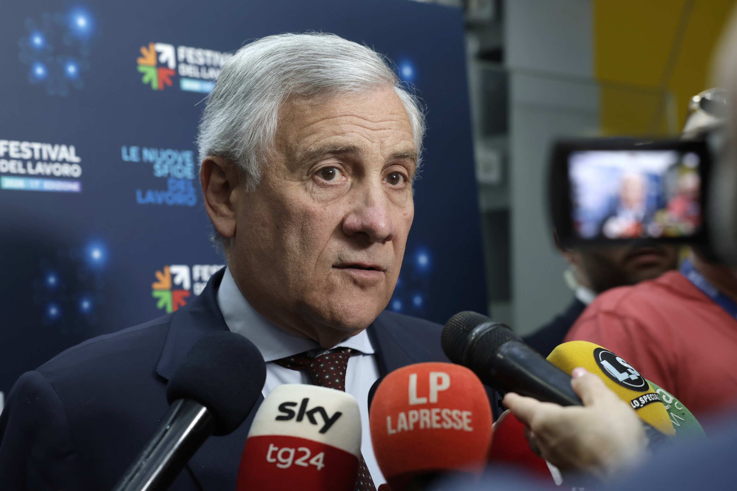 maldives tajani remercie les plongeurs finlandais pour avoir repeche les victimes une profonde gratitude scaled