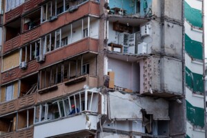 ukraine attaque russe sur kiev dans la nuit un mort et au moins 44 blesses