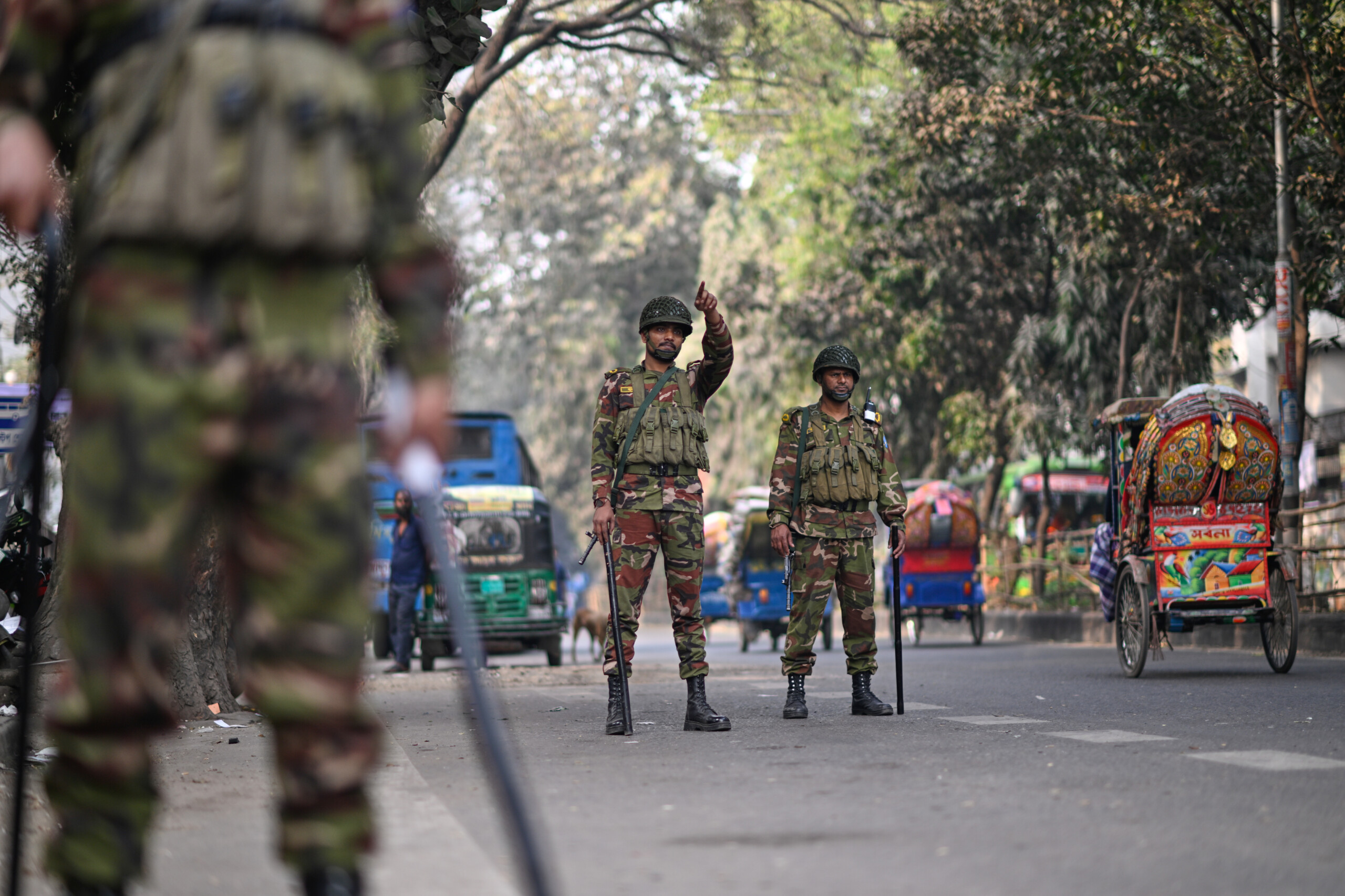 bangladesh un camion se renverse sur lautoroute au moins 15 morts scaled