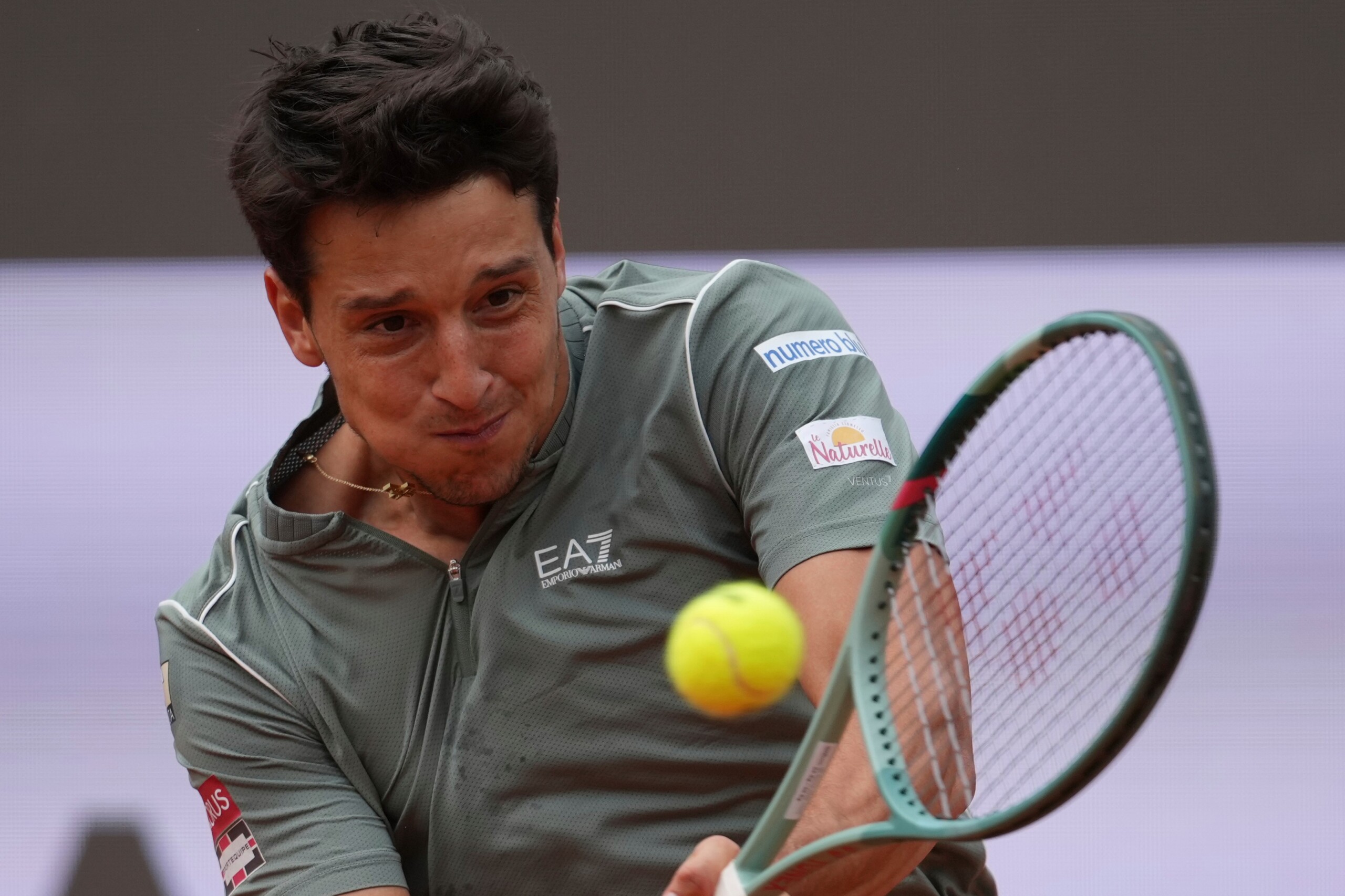 roland garros darderi bat ofner et se qualifie pour le deuxieme tour scaled