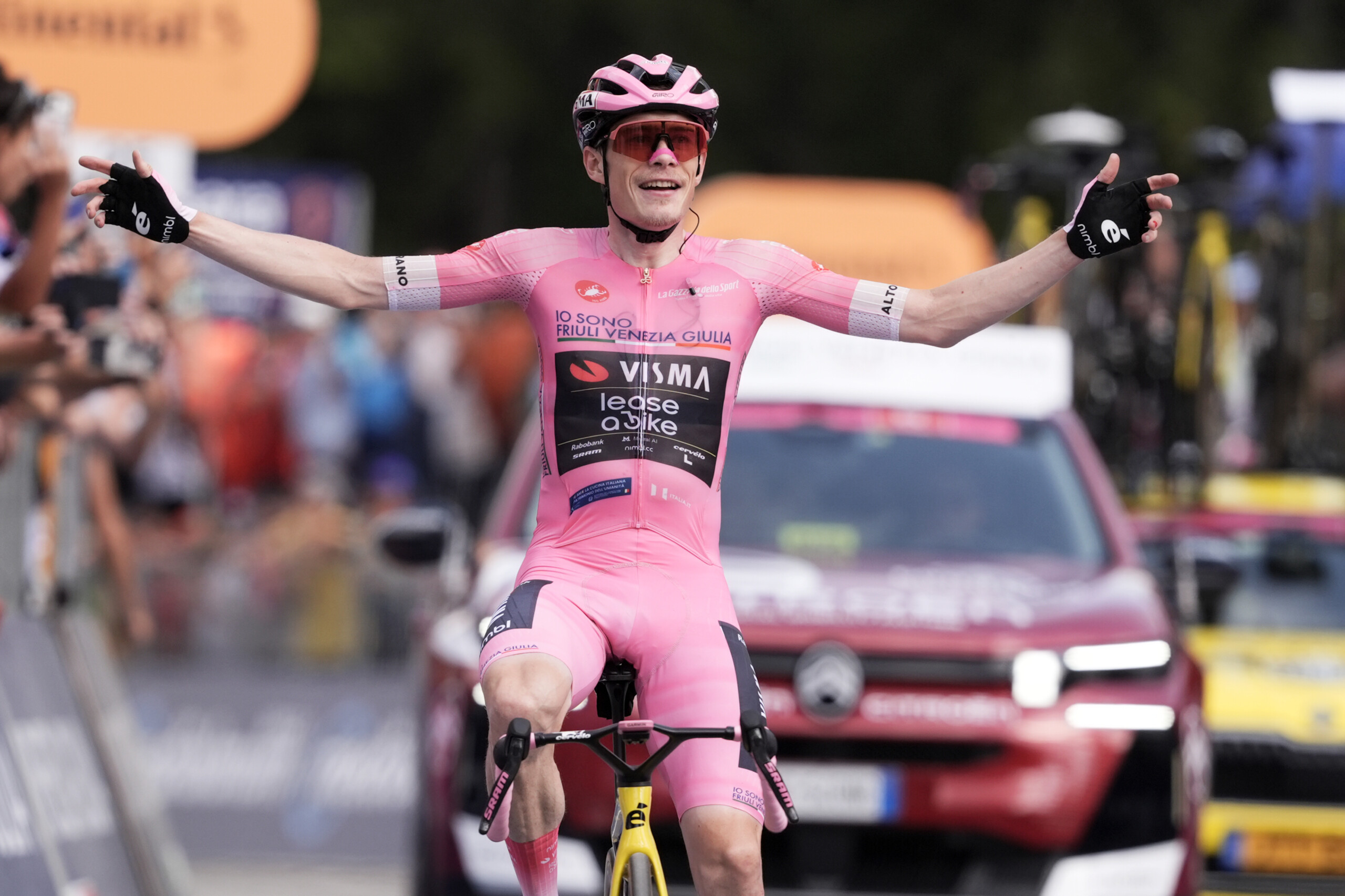 Tour d'Italie : Vingegaard domine également la 16e étape et consolide son maillot rose. Eulalio endosse le maillot blanc Conad 1 tour ditalie vingegaard domine egalement la 16e etape et consolide son maillot rose eulalio endosse le maillot blanc conad scaled
