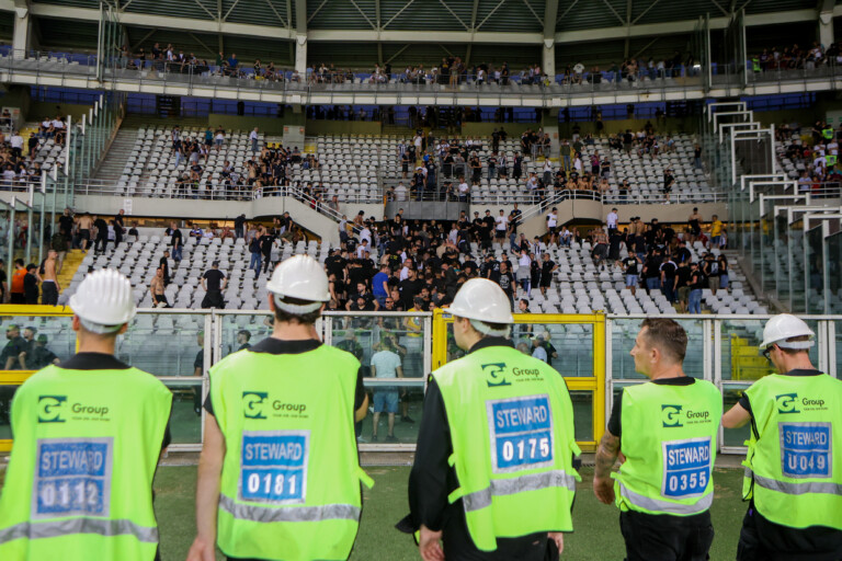 affrontements a turin un supporter se remet lentement son etat reste critique
