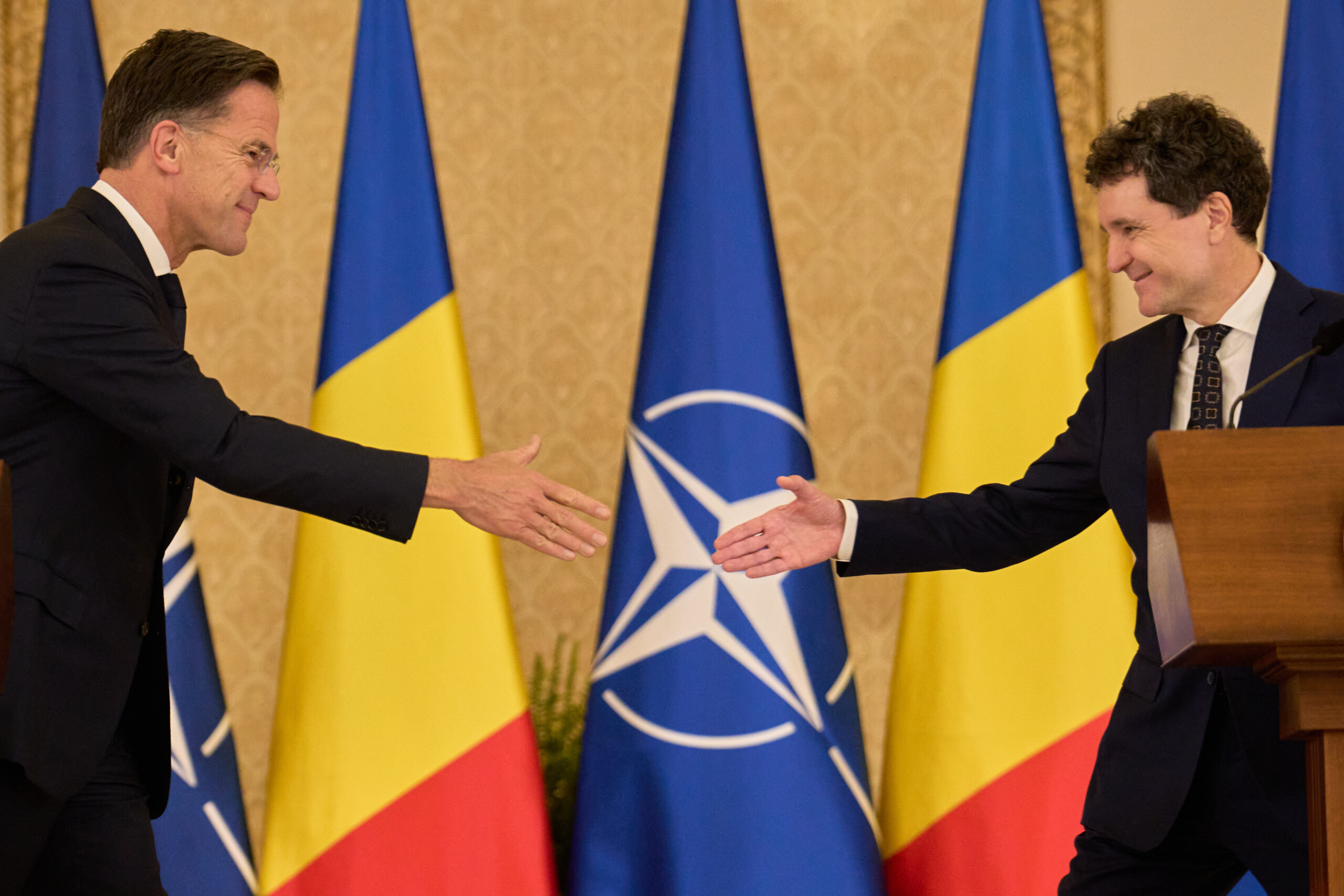roumanie rutte sentretient avec dan prets a defendre chaque centimetre carre du territoire de lotan scaled
