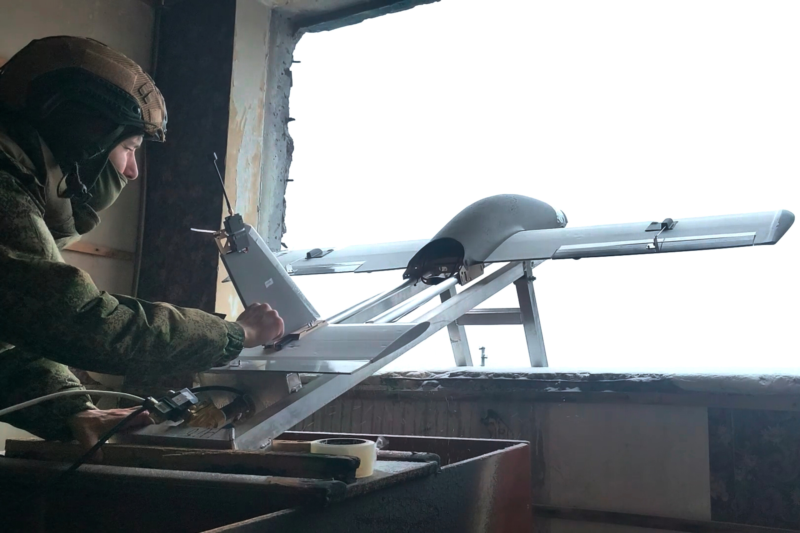 roumanie un drone russe frappe un batiment a la frontiere avec lukraine faisant deux blesses scaled