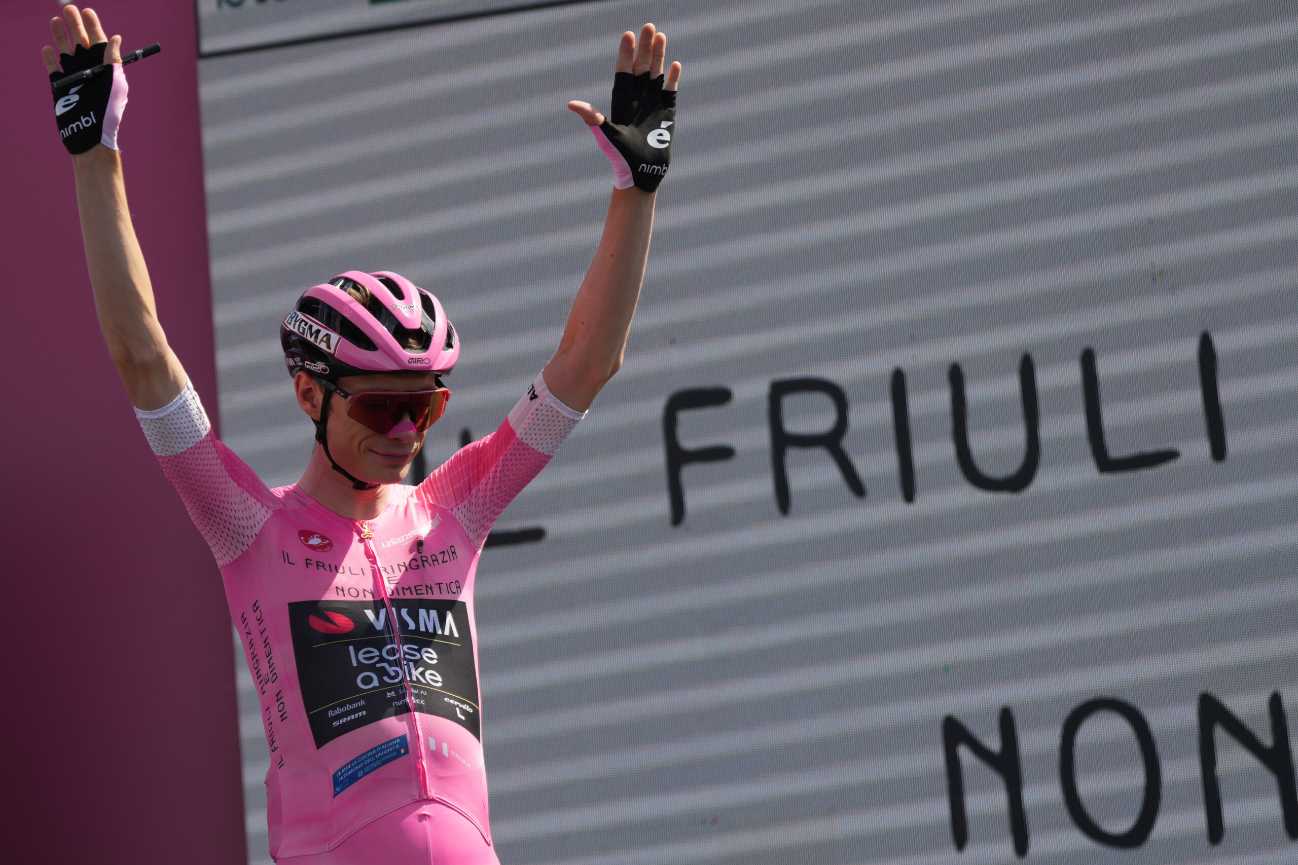 giro ditalia vingegaard simpose a piancavallo et assure sa victoire finale scaled