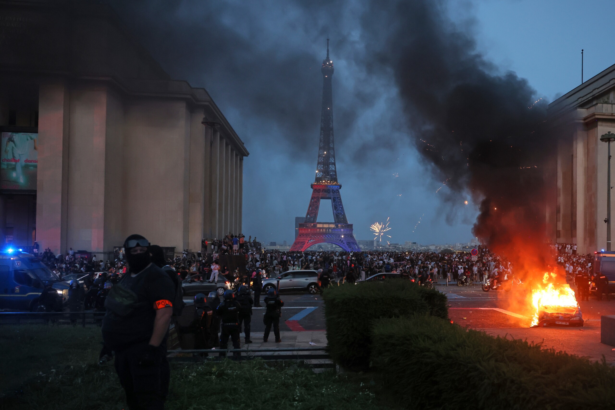 ligue des champions 130 arrestations lors daffrontements a paris apres la victoire du psg scaled