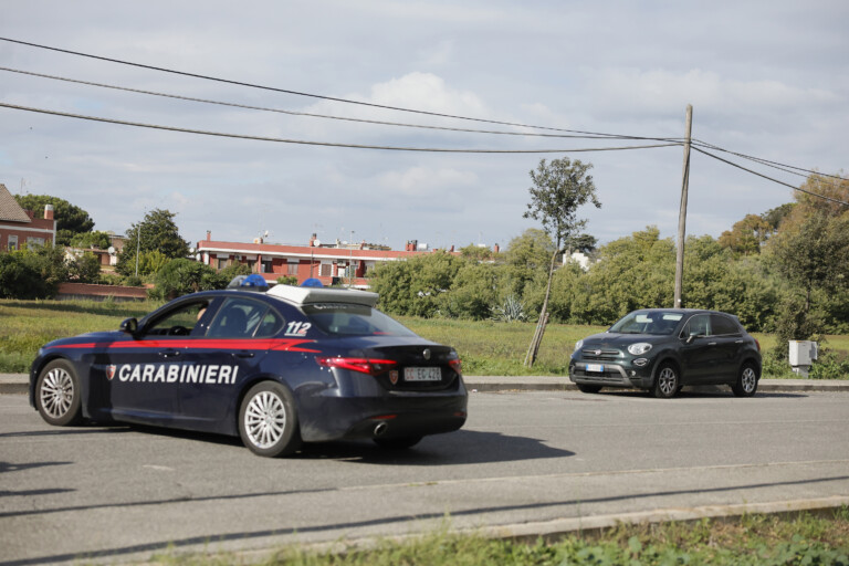 cosenza quatre corps carbonises trouves dans une voiture