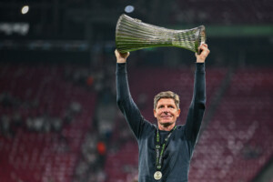 football cest officiel oliver glasner quitte crystal palace