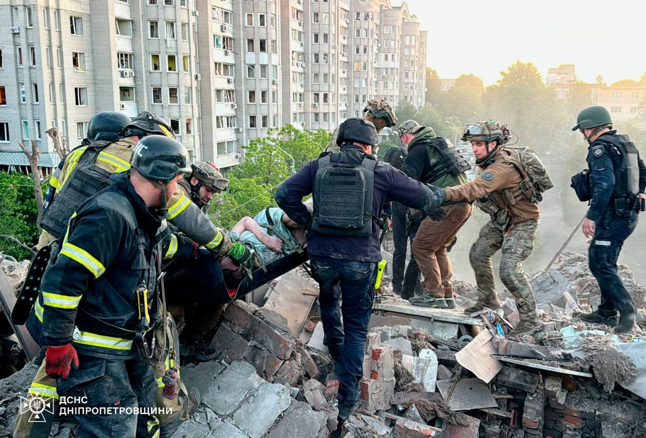 ukraine le bilan des attaques russes seleve desormais a 22 morts 16 a dnipro et 6 a kiev