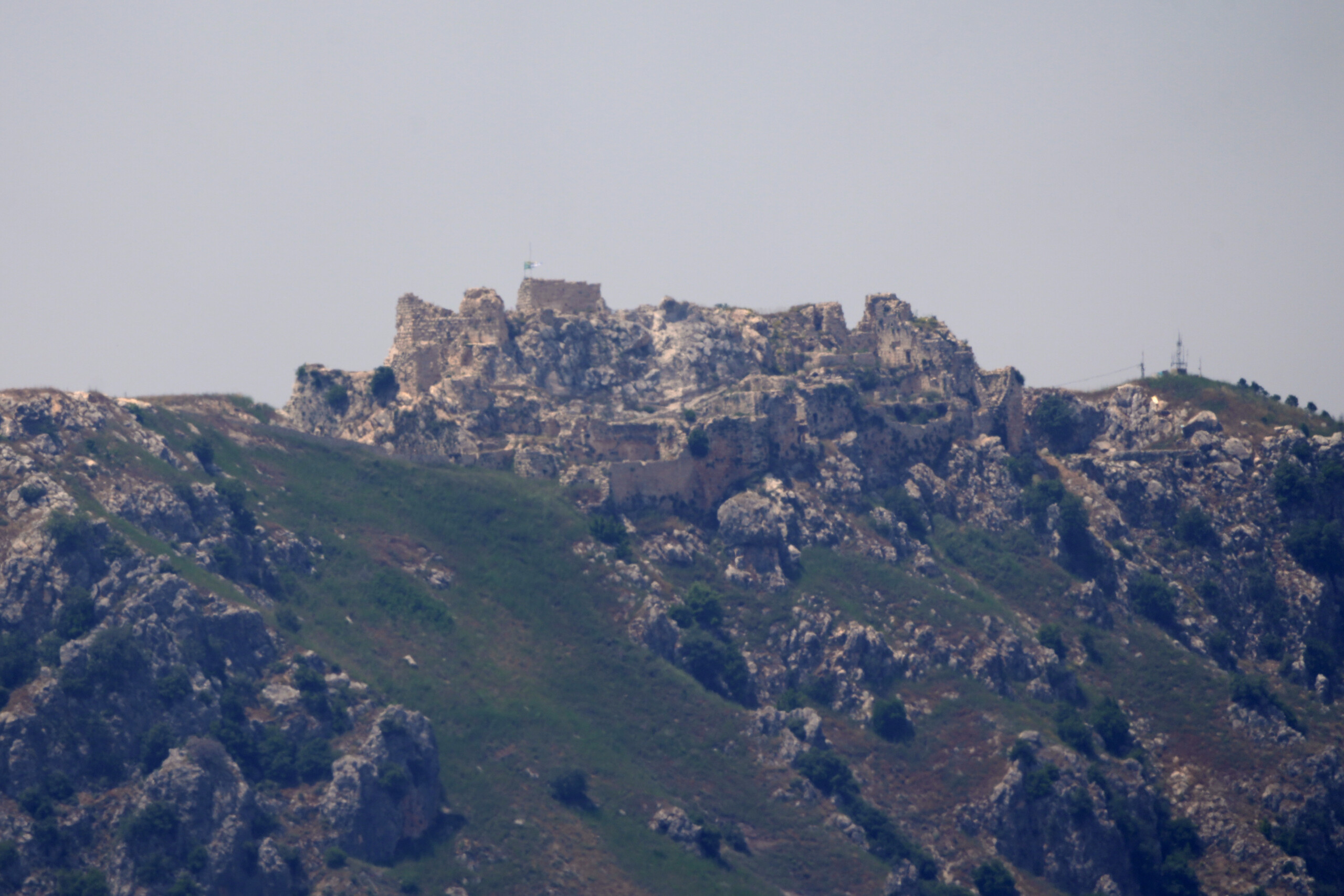 liban attaques contre des soldats de larmee israelienne pres du chateau de beaufort scaled
