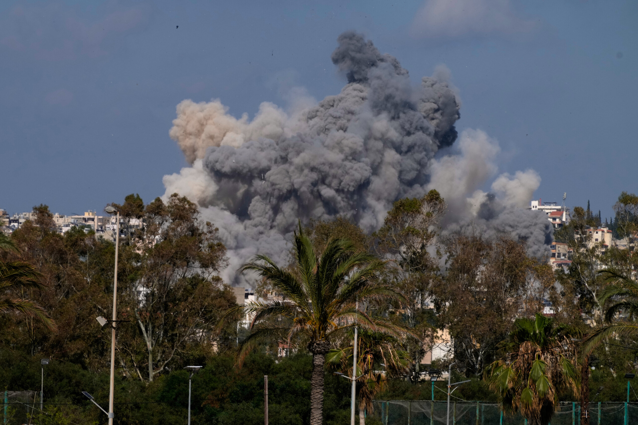 liban israel frappe une ambulance dans le sud deux ambulanciers tues scaled