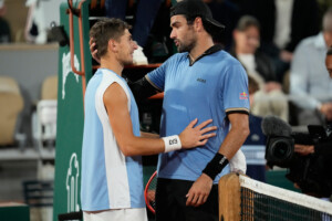 roland garros berrettini abandonne arnaldi en demi finale contre cobolli
